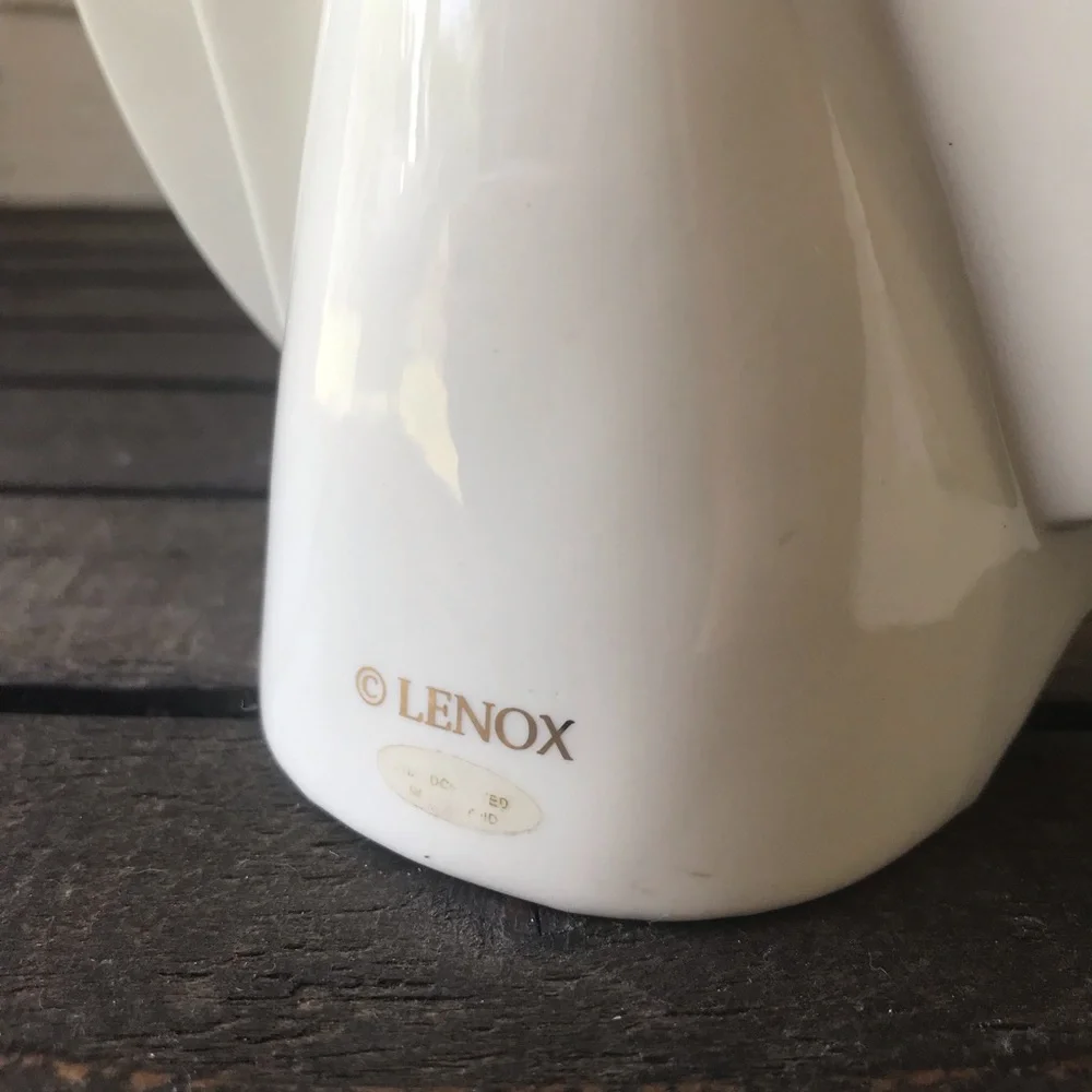 Lenox Ivory Fine China 5” Round Picture Frame Gold Trim